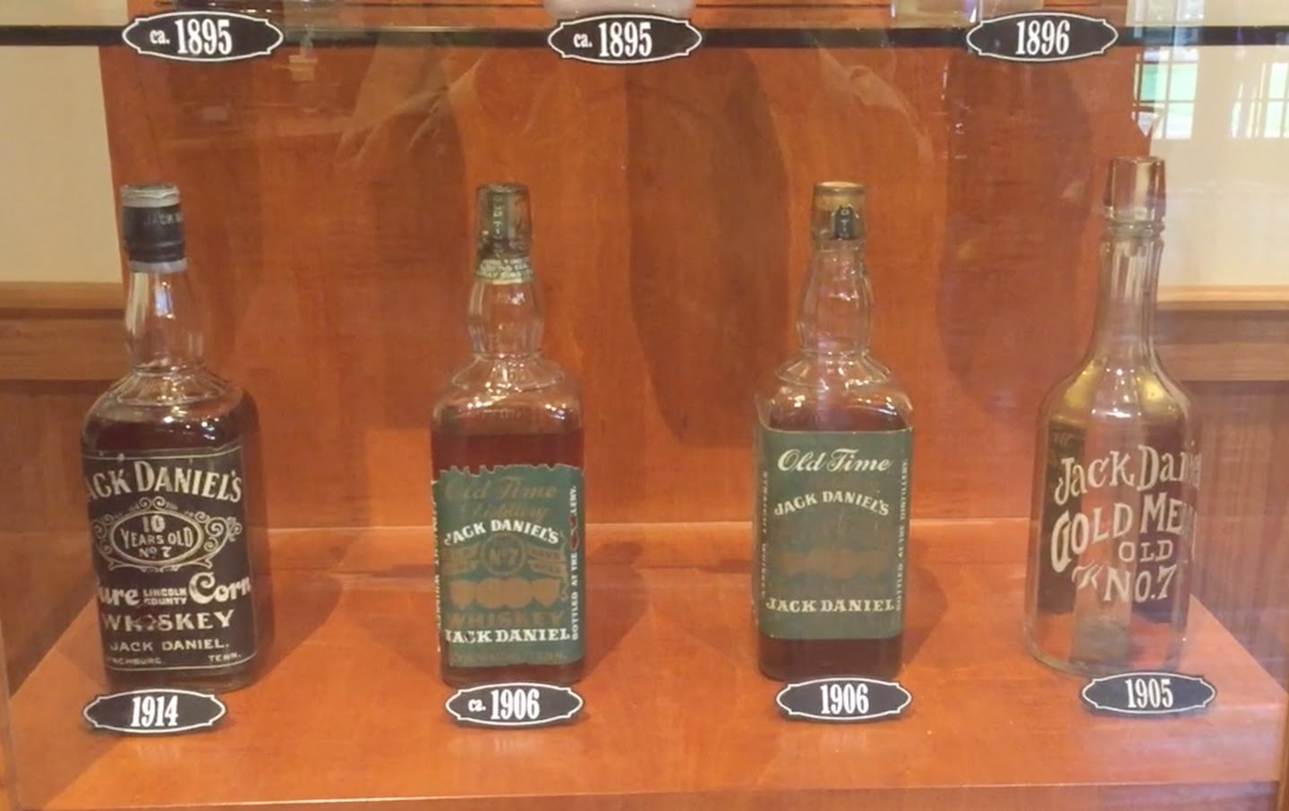 jack-daniels-fabrica-escravo-negro-nearis-green-blog-houseando-bebidas-garrafas