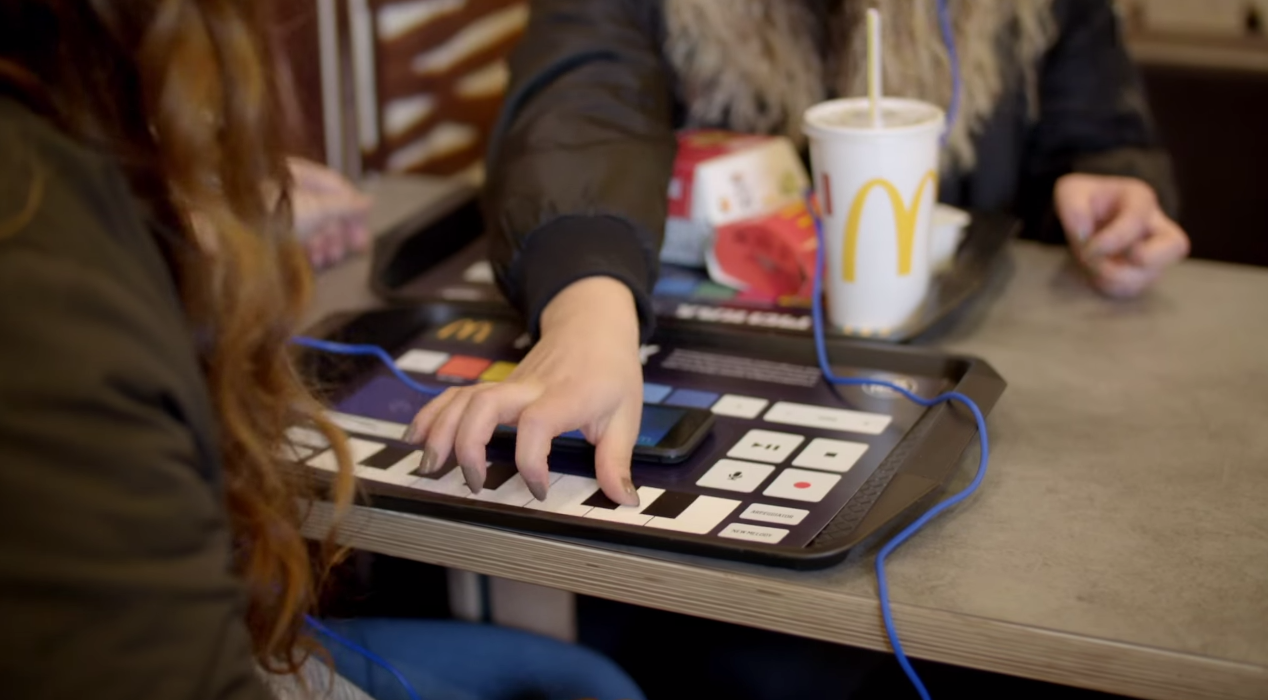 dans-ta-pub-mcdonalds-netherlands-music-mctrax-dj-fast-food